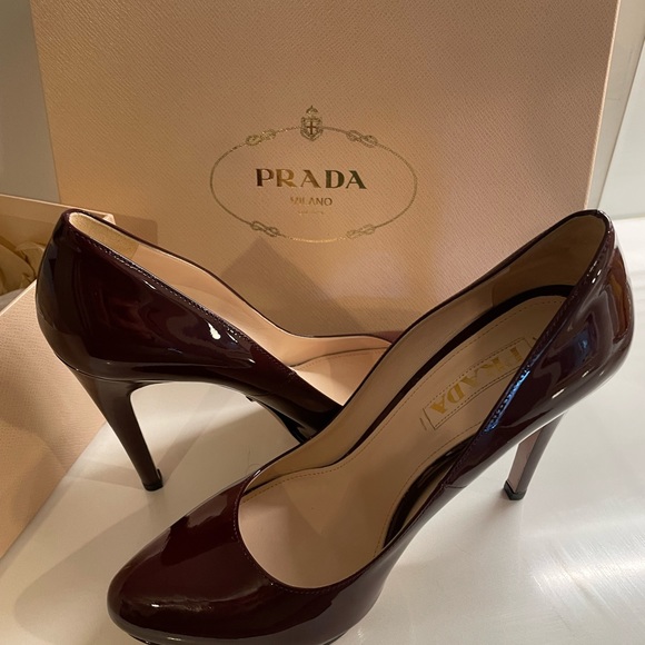 *mint* condition PRADA heels - Picture 9 of 12